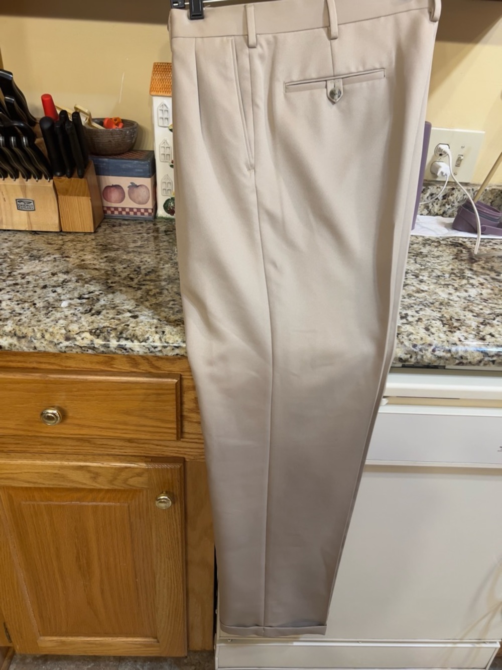 Round tree and York Men's Beige Dress Pants - Classic Flat Front